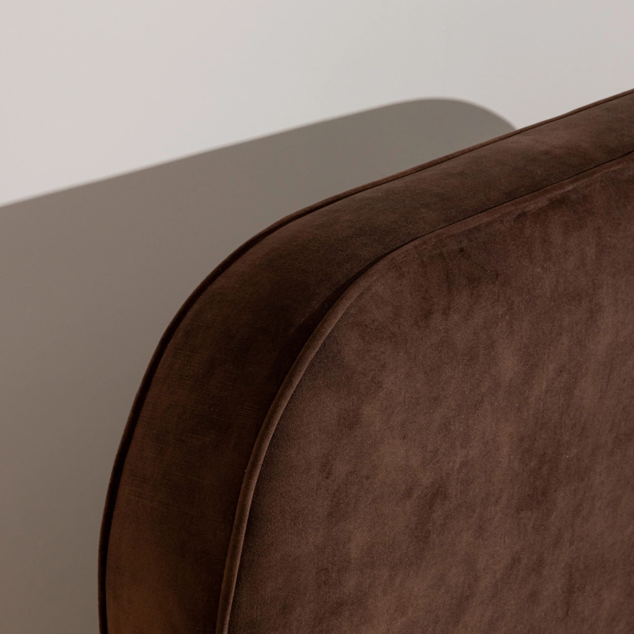 Curve Bed - Chocolate - Image 3