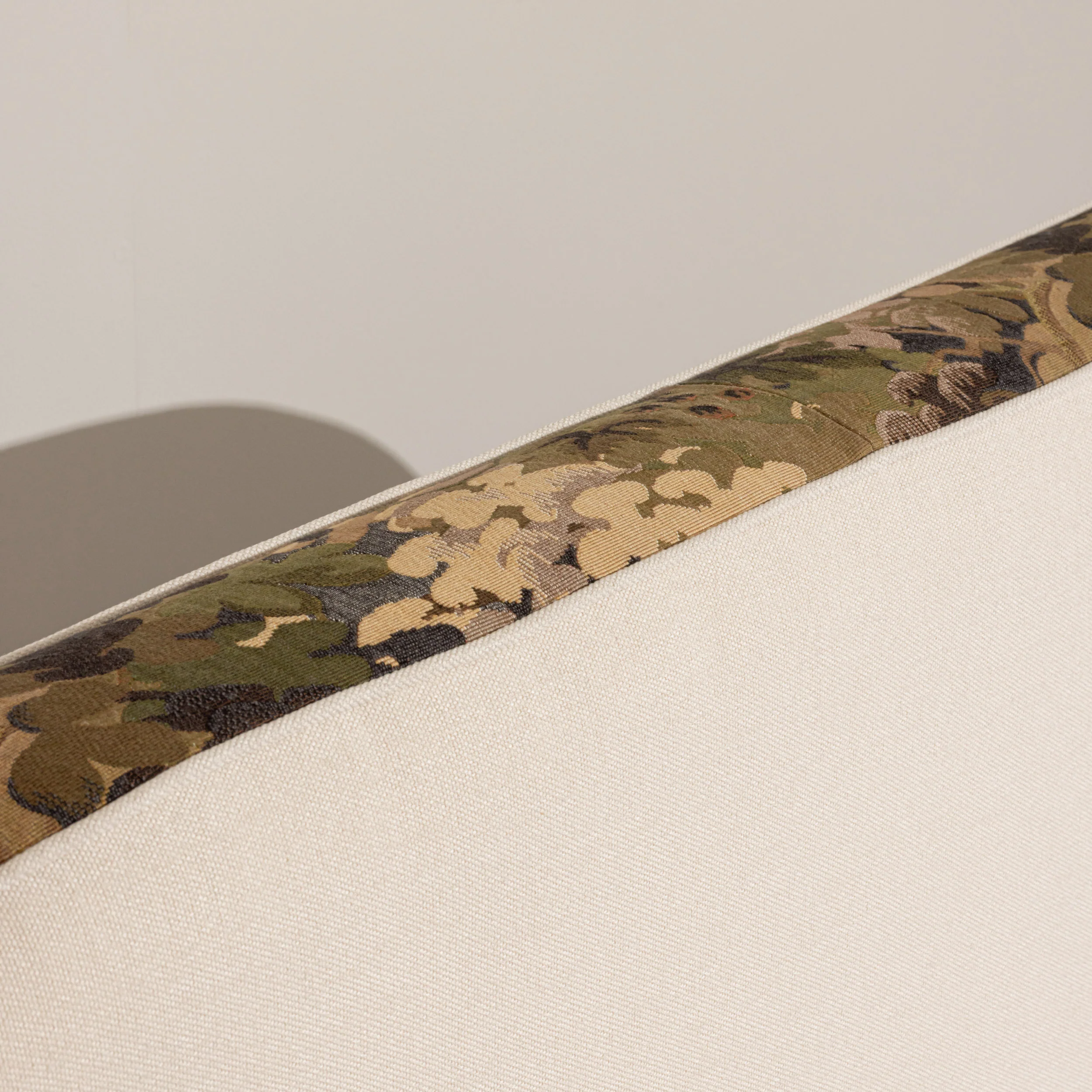 Curve Bed - Ivory - Image 12