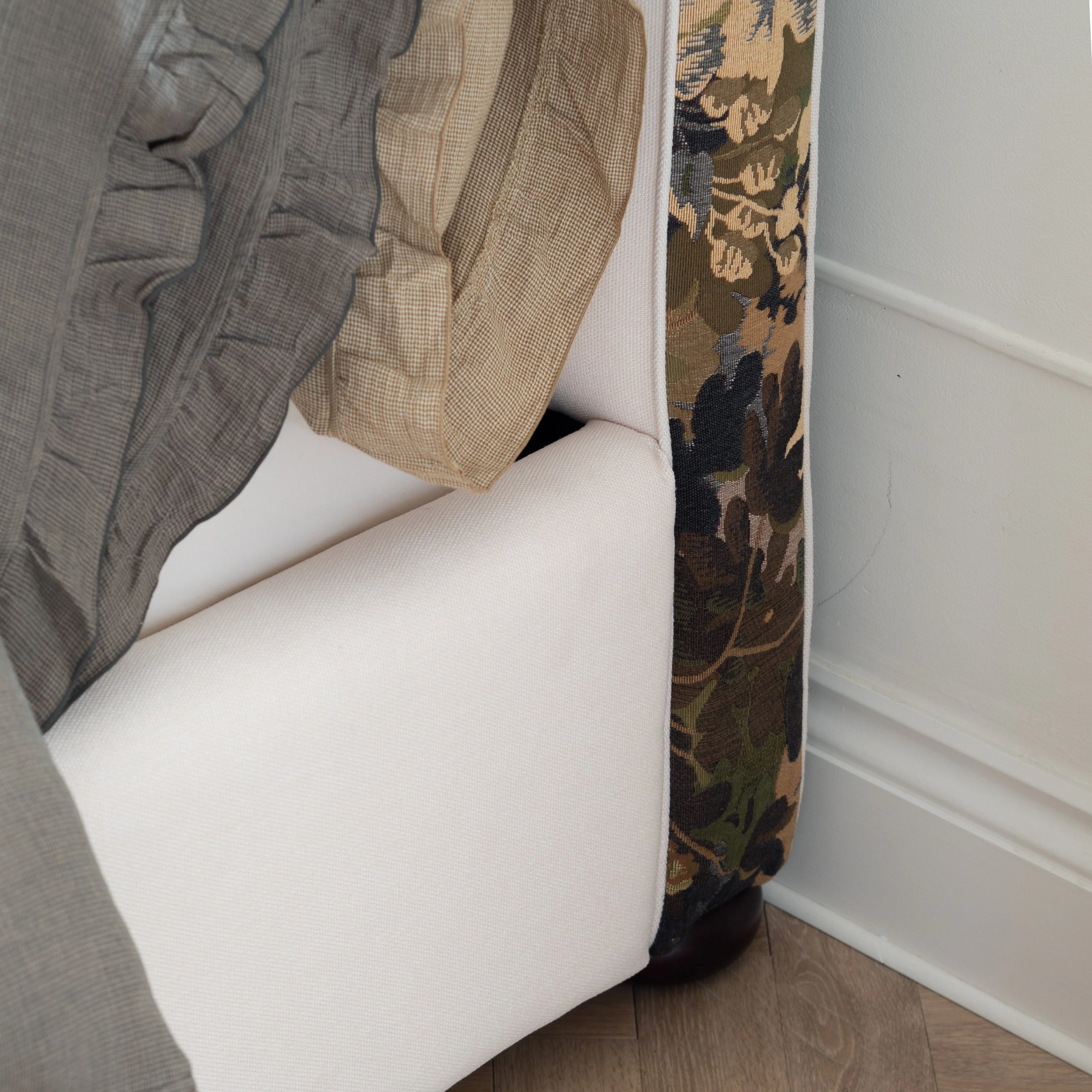 Curve Bed - Ivory - Image 5