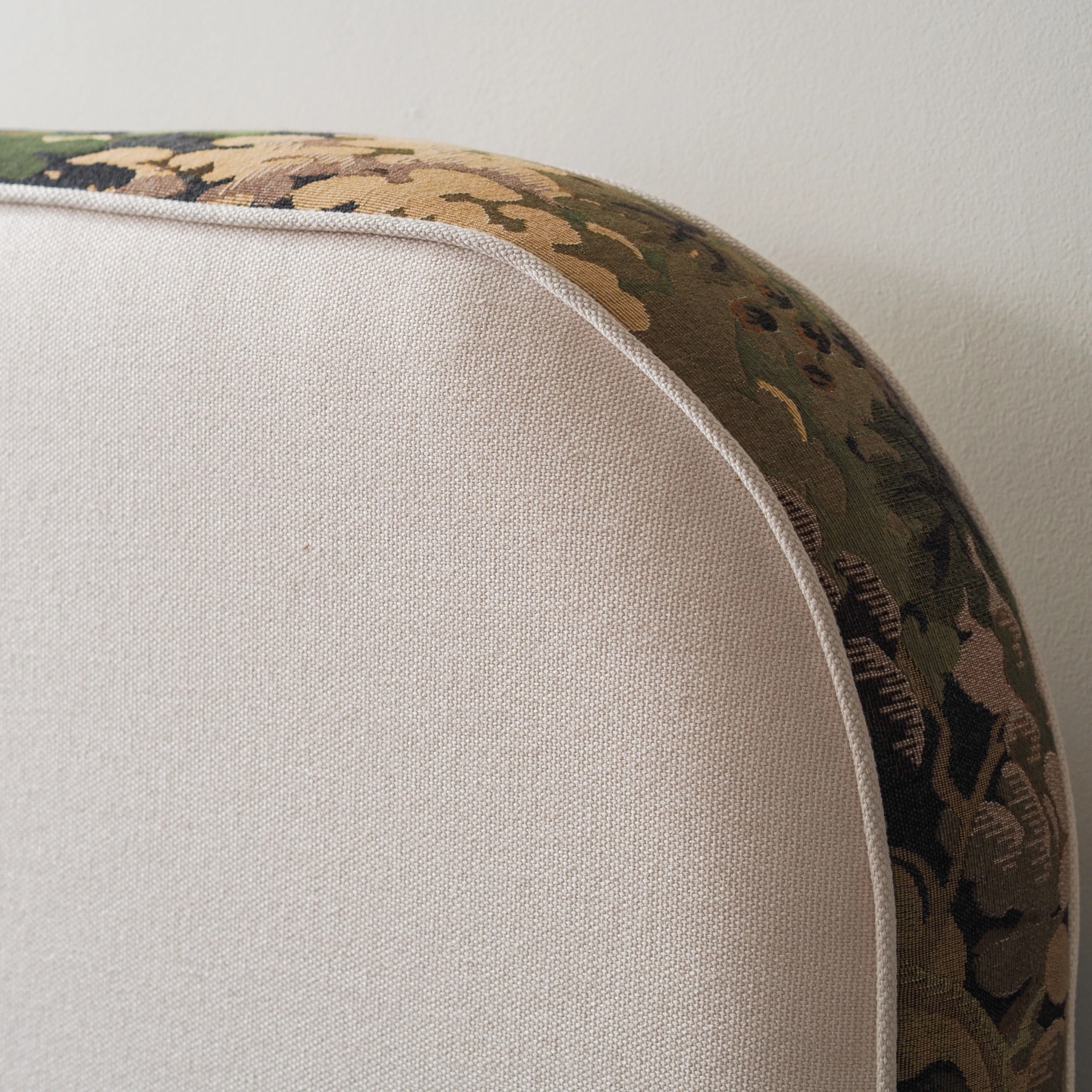 Curve Bed - Ivory - Image 9