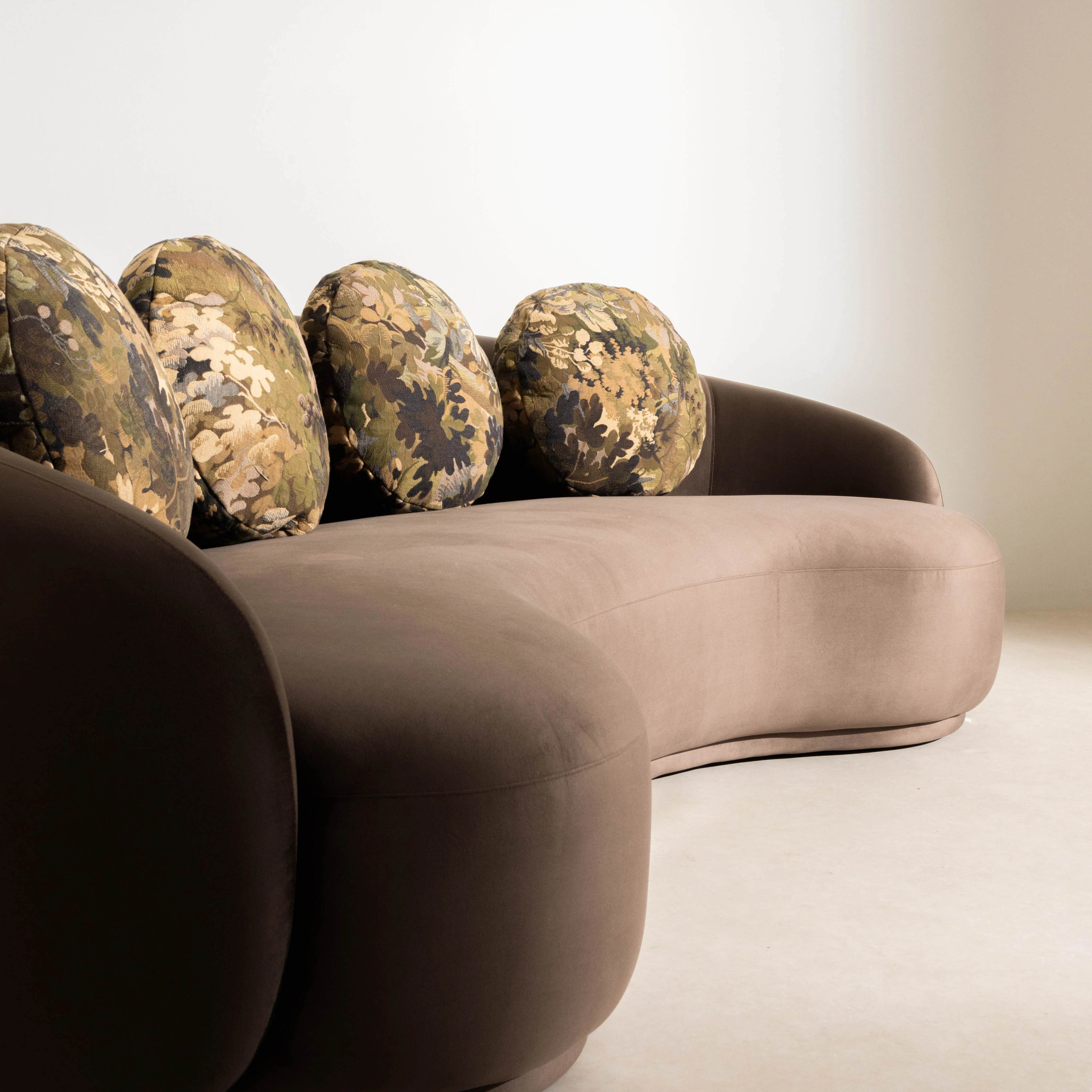 No.17 The Atelier Curved Sofa - Image 10