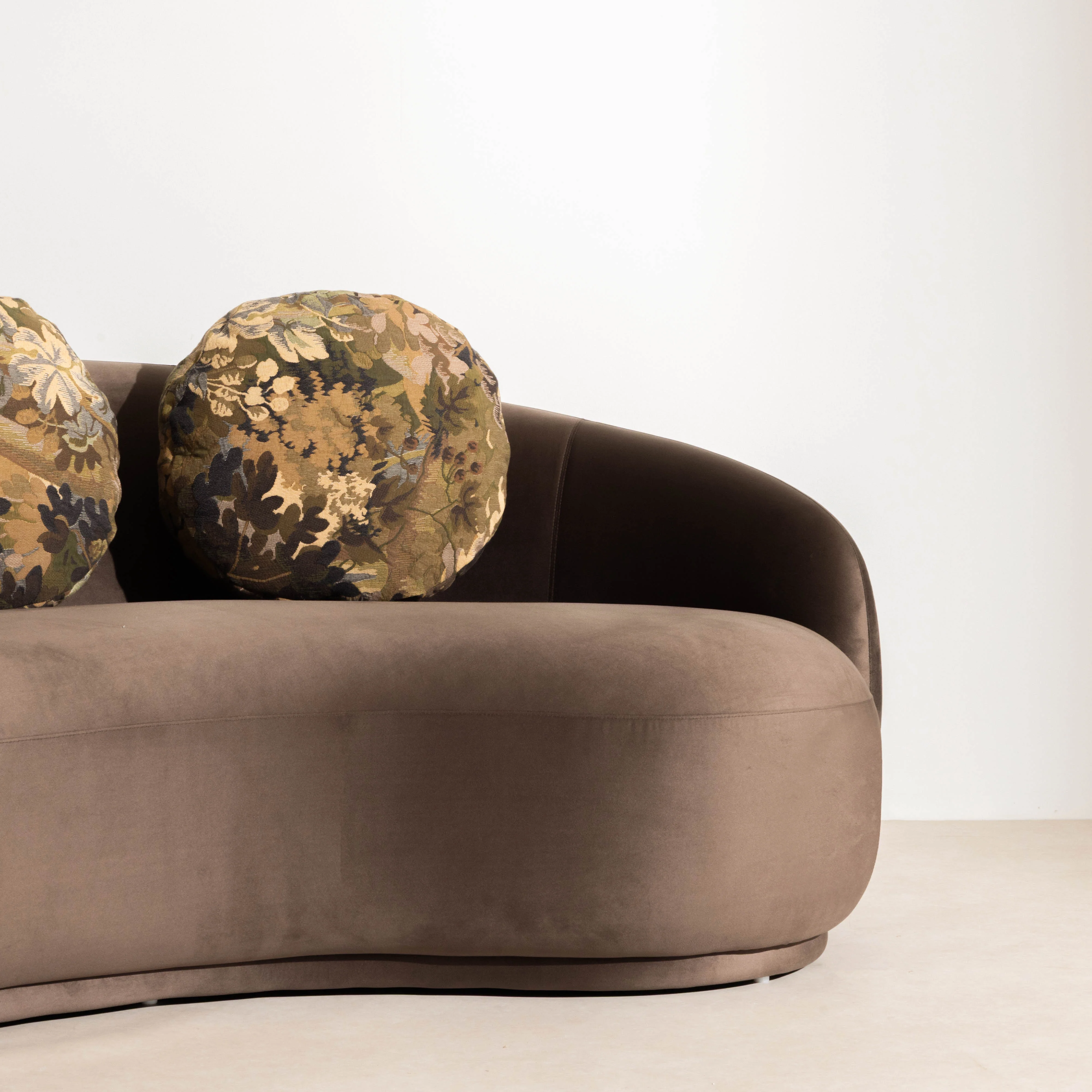 No.17 The Atelier Curved Sofa - Image 5