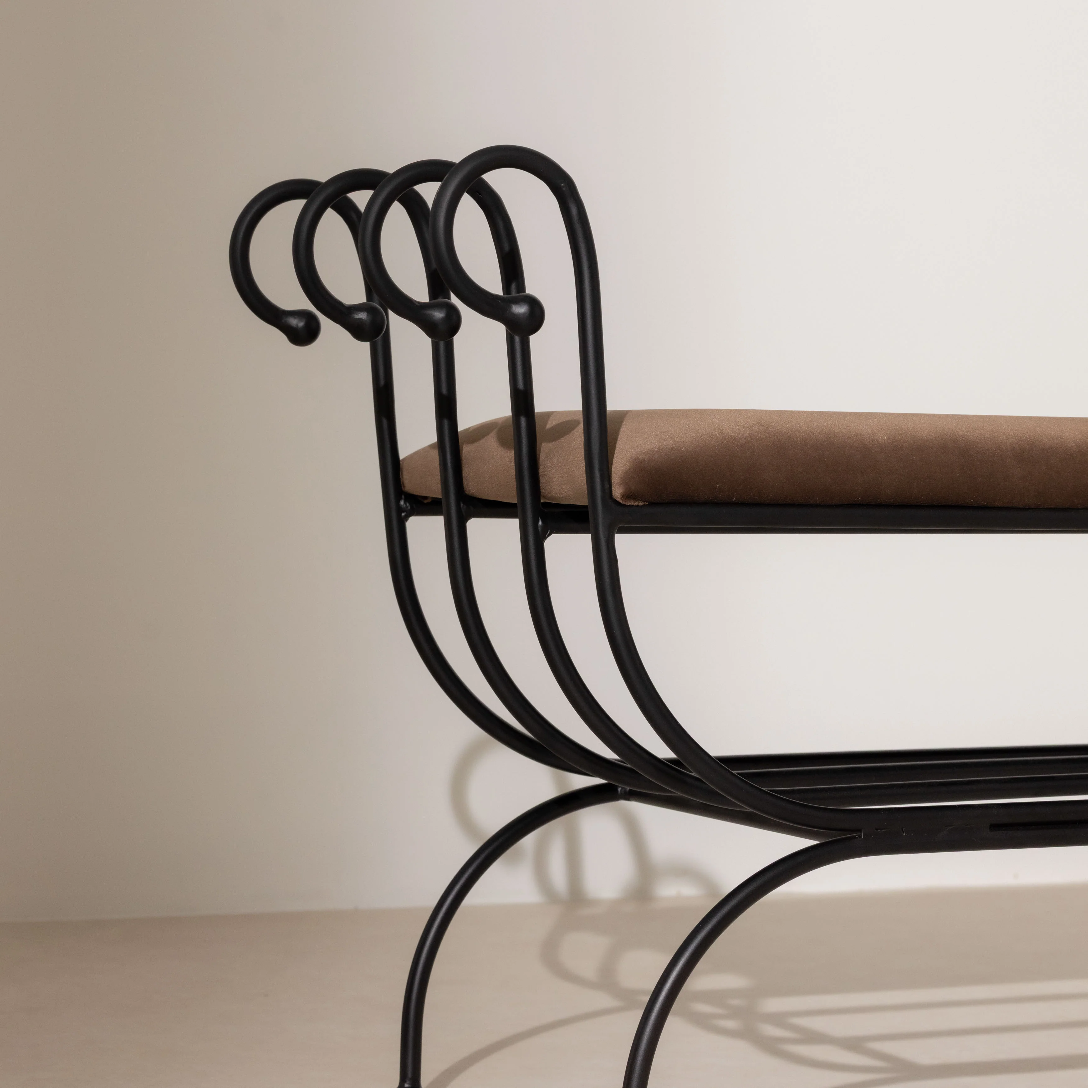 No.17 The Elysée Curls Bench - Image 4