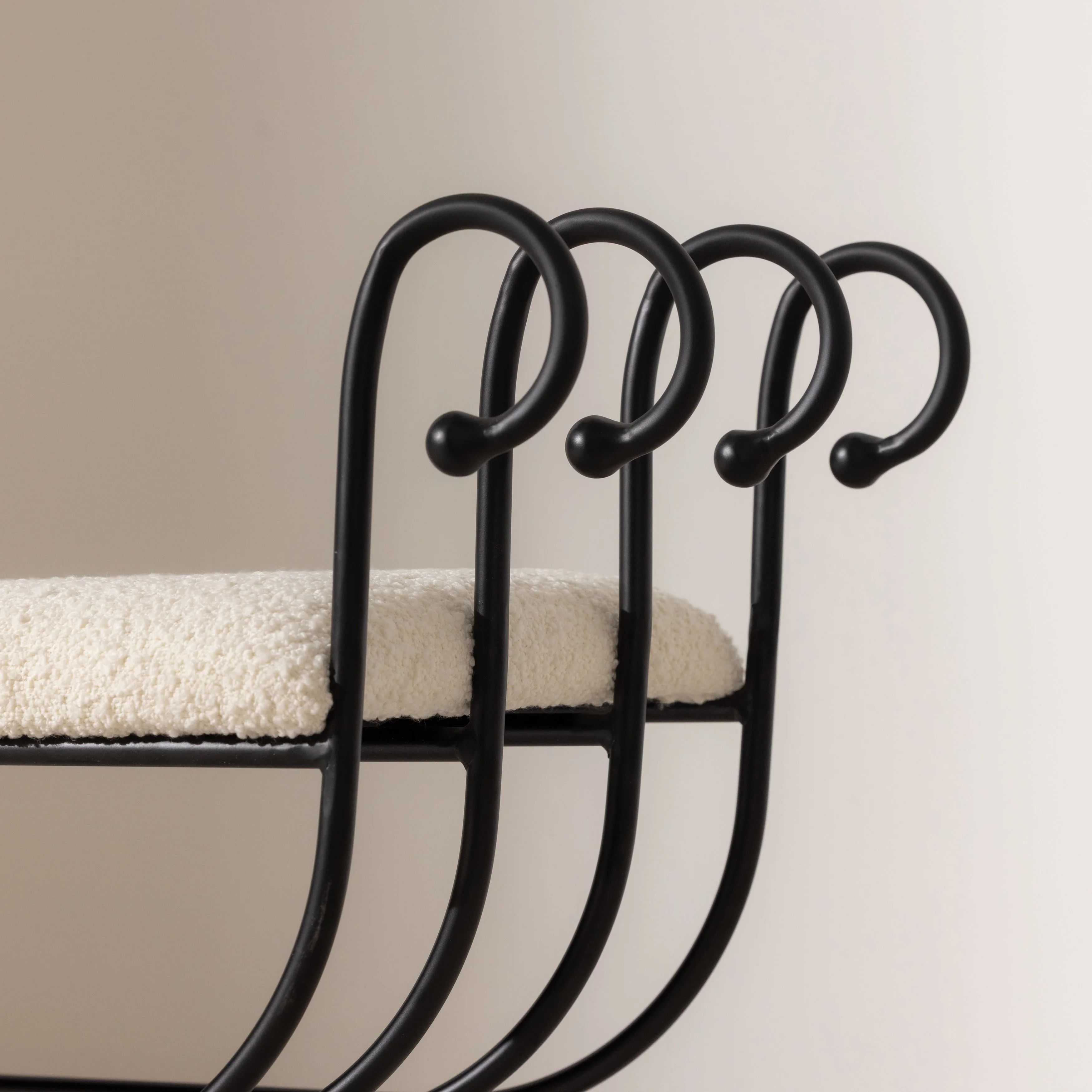No.17 The Elysée Curls Bench - Image 5