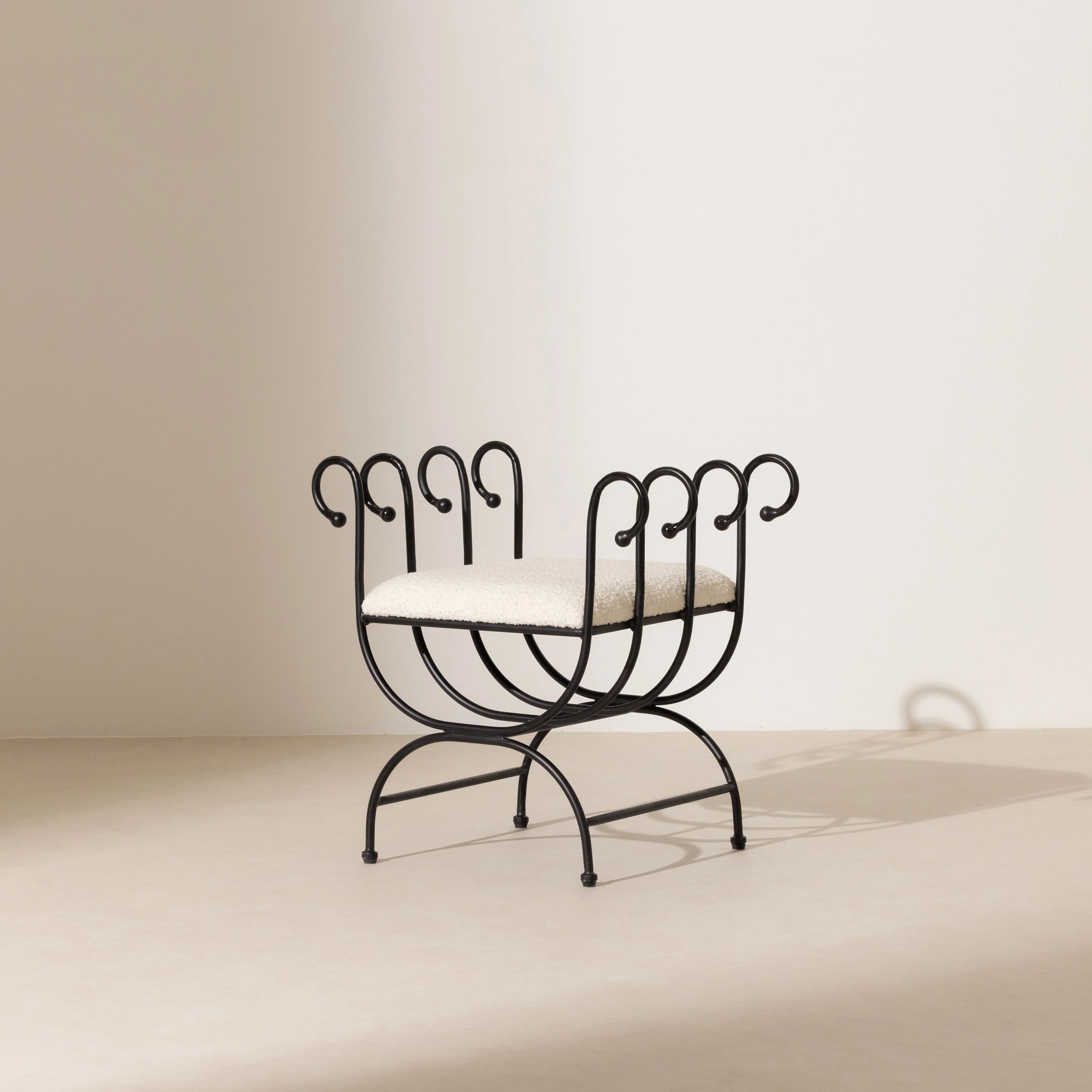 No.17 The Elysée Curls Stool