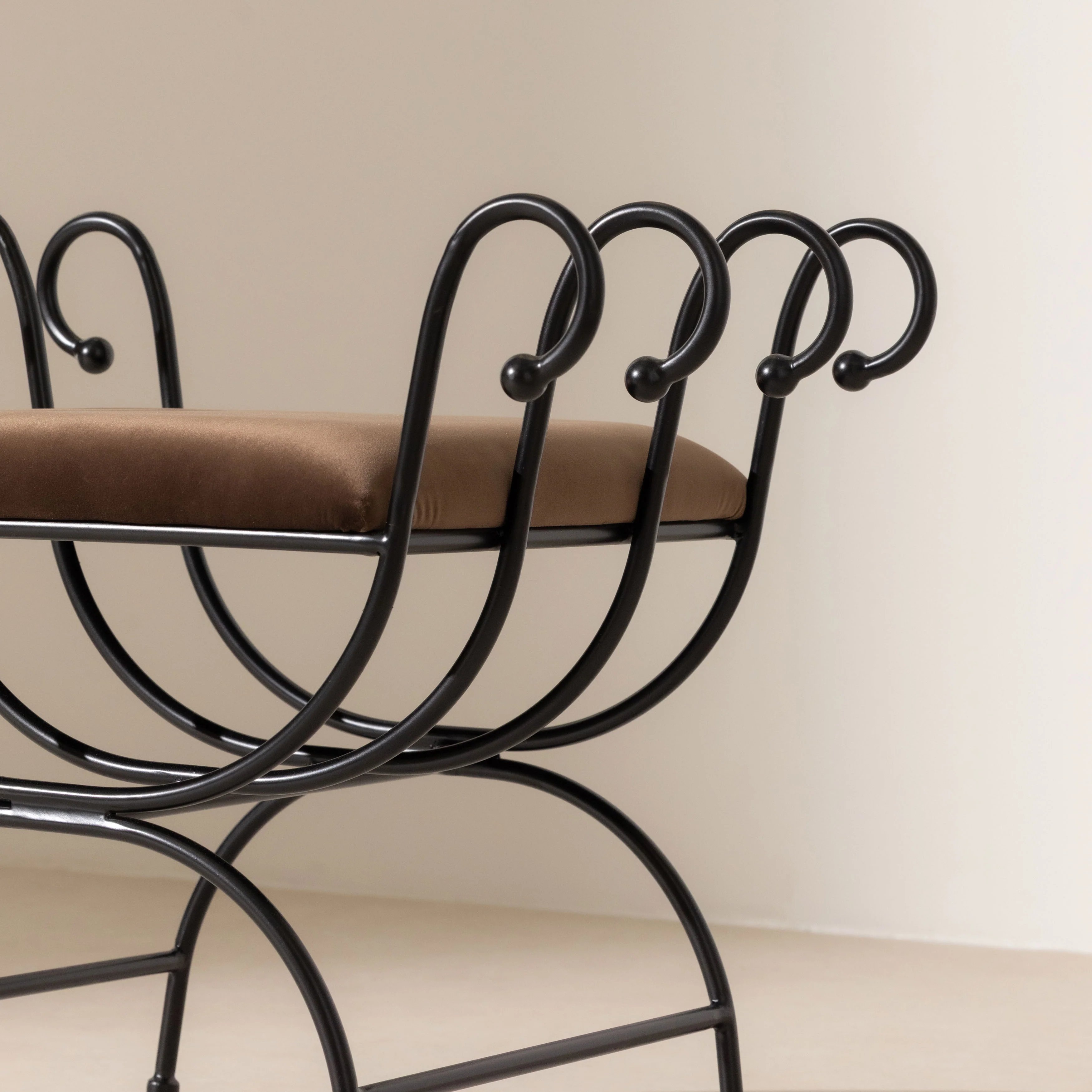 No.17 The Elysée Curls Stool - Image 4