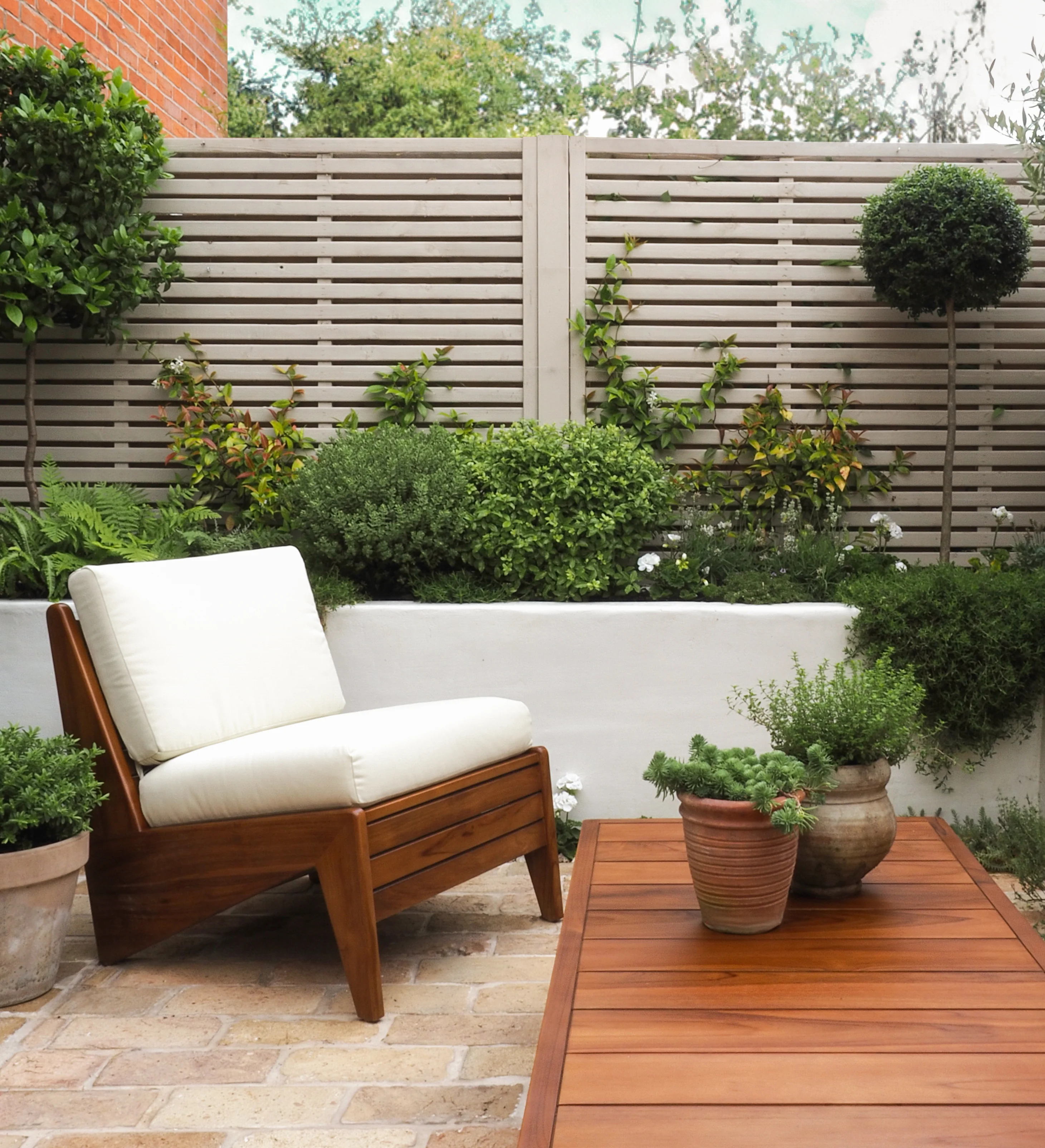 Outdoor Kangaroo Lounge Chair - Image 4