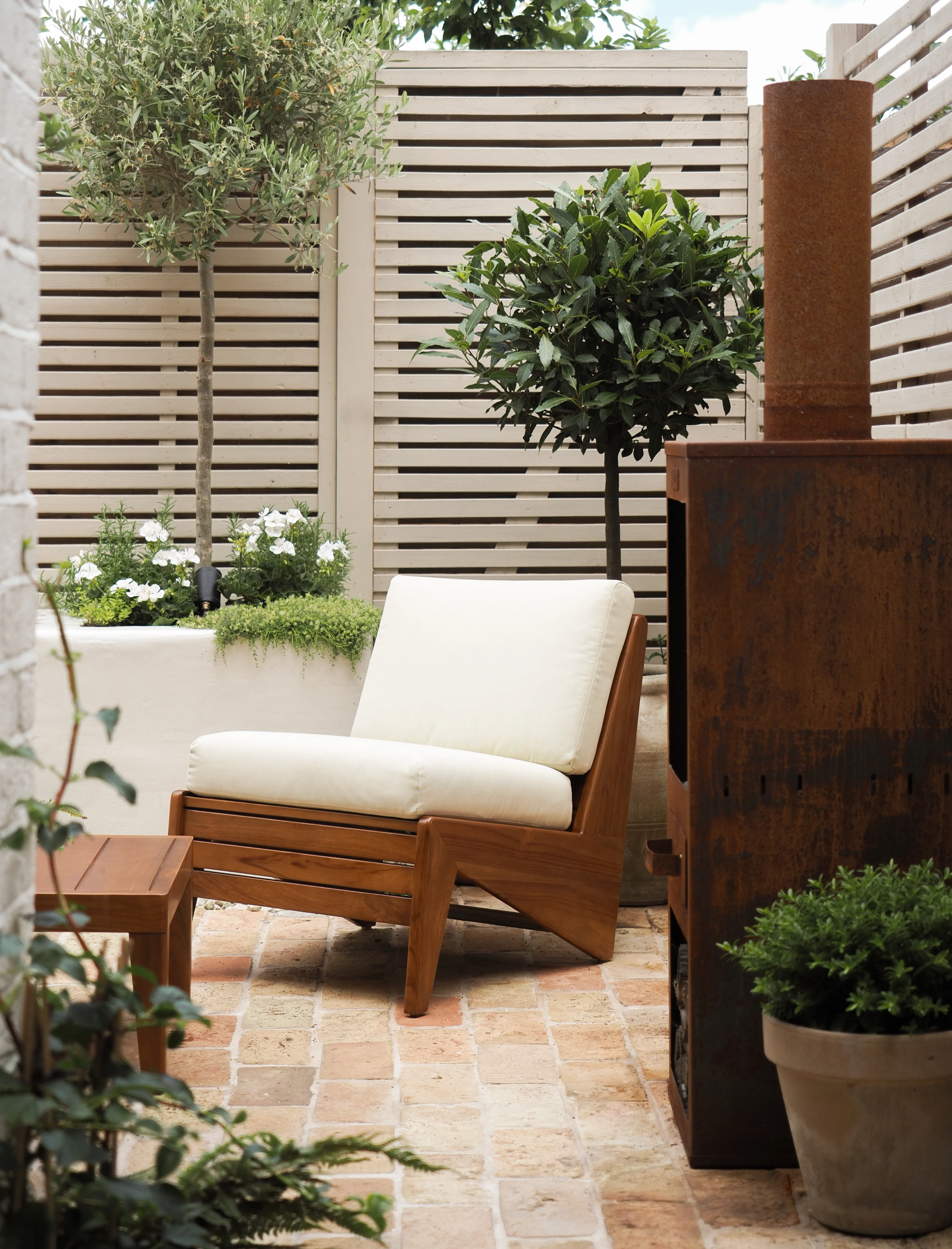 Outdoor Kangaroo Lounge Chair - Image 8