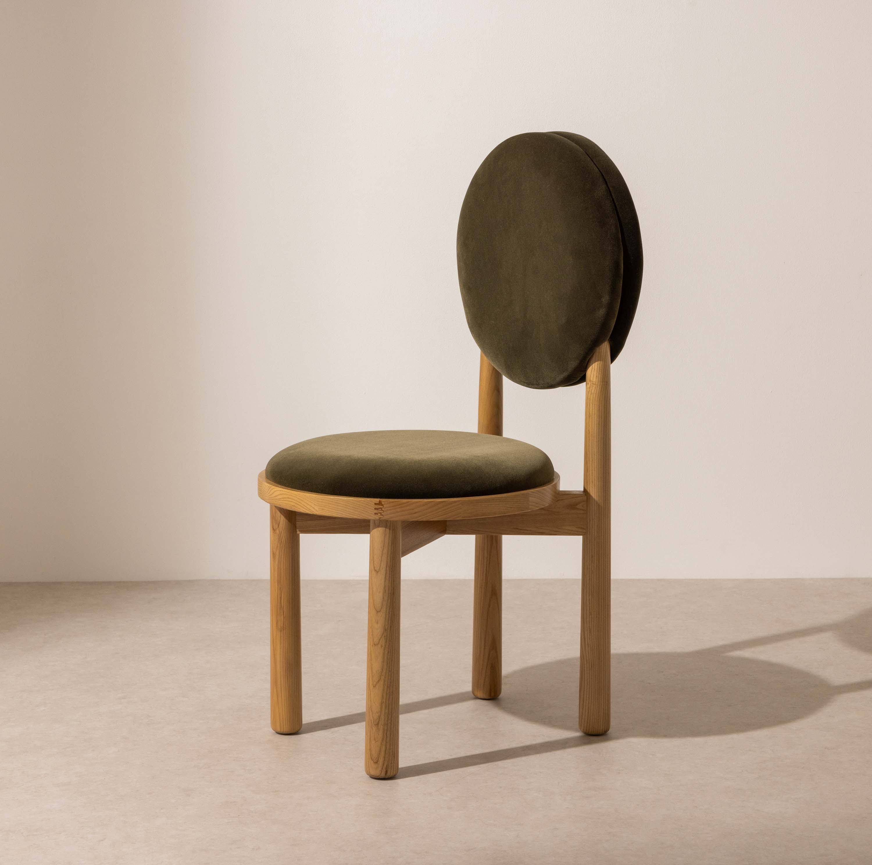 No.17 The Muse Circle Dining Chair